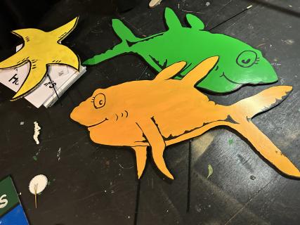 5 (4 ft fish), 1 (2 ft fish), Starfish, several feet of iridescent blue fabric for water