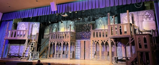 Hunchback set