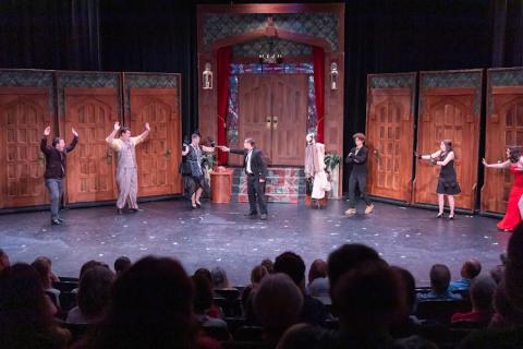 Clue: On Stage – Set for Sale