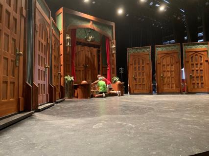 Clue: On Stage – Set for Sale