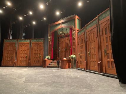 Clue: On Stage – Set for Sale