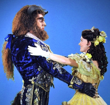 Justin Glaser and Liz Shivener star in the touring production of DISNEY